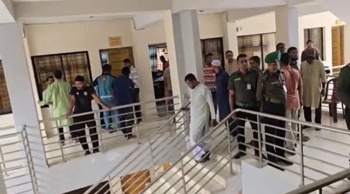 মুন্সীগঞ্জে বাজারের দরপত্র জমা নিয়ে দুই গ্রুপে হাতাহাতি